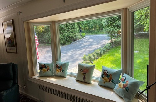 Ardsley House | Modern & Spacious 3-Bedroom Home Family-Friendly Fireplace Patio & BBQ