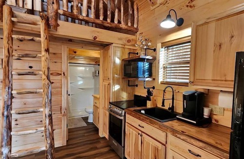 Scio Cabin | Modern Spacious Cabin near Tappan Lake with Jacuzzi and Panoramic Views in Ohio