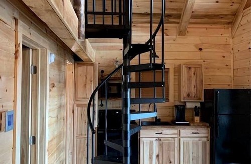 Scio Cabin | Modern Spacious Cabin near Tappan Lake with Jacuzzi and Panoramic Views in Ohio