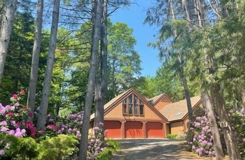 Grantham House | Modern, Spacious Ski and Lake Home Near Sunapee and Dartmouth