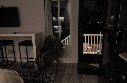 West Orange House | Modern Studio, Jitney to NYC train! Private Patio with NYC View! W/D