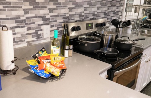 Dudley - Brunswick King Condo | Modern & Stylish 1-Bedroom Condo near Downtown