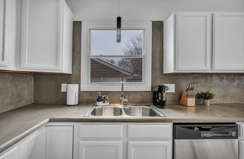 Akron House | Modern Stylish Urban Haven with 4 Bedrooms & 2 Baths + Dog Friendly