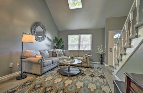 Overland Park House | Modern Townhome w/Fireplace: Near Stoll Park