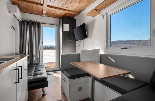 Morrisville House | Modern & Upscale Tiny Home, Great Spot near Stowe