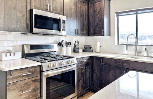 Toquerville House | Modern Upstairs Suite in Zion