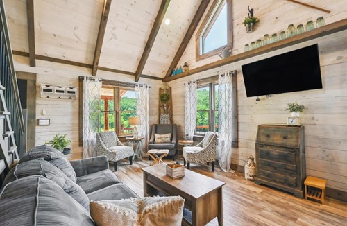 Burks Fork House | Modern Willis Cabin Retreat: 24-Acre Working Farm!