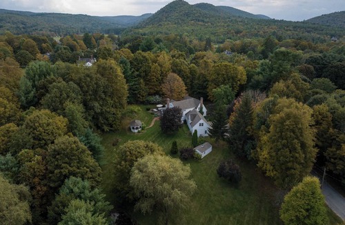 Cornwall House | Mohawk Mountain Retreat: 5 Mins to Skiing
