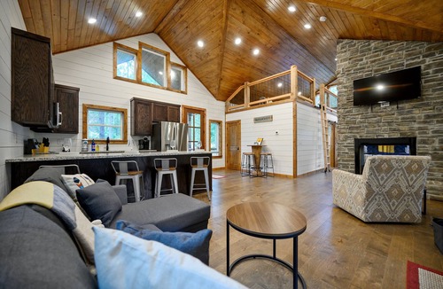 Pickens Cabin | Moonlight Ridge-Loft/Privacy/HotTub