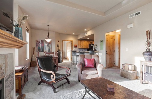 Kimball Junction Condo | Moose Mgmt at Foxpoint 1678C Front Balcony w BBQ-Walk to Shops-King bed-TopFloor
