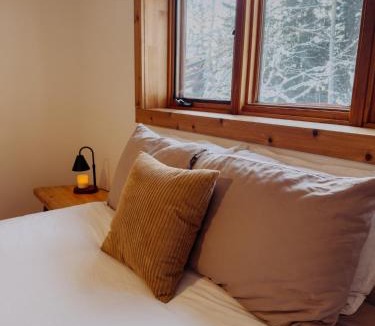 Fairbanks House | Moose Mountain Cabin- Cozy retreat with aurora views