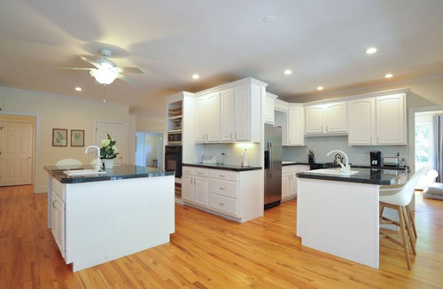 Roxbury House | "MOOSEHORN" 1.5HrsNYC, Best Town, Restaurants, Shopping - Heated Pool PoshPadsCT