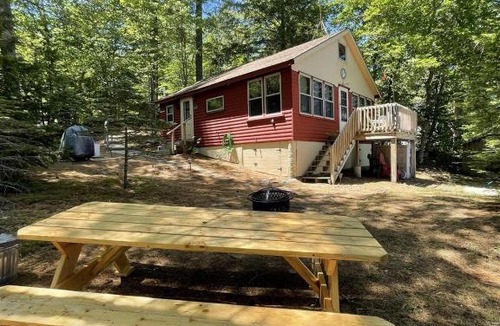 Sebago House | MOOSEY ON INN LIMIT 8 cottage