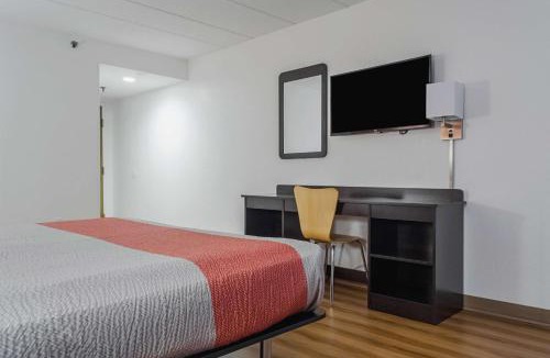 Brockton Hotel | Motel 6-Brockton, MA