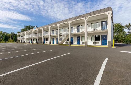 Cedar Mountain Hotel | Motel 6 Culpeper, VA