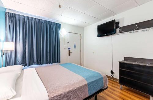 Elmsford Hotel | Motel 6-Elmsford, NY - White Plains