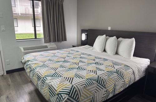 Enfield Hotel | Motel 6 Enfield, CT - Hartford