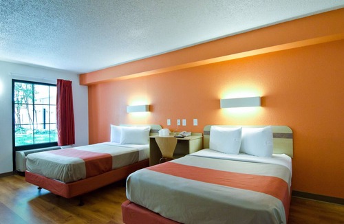 Frederick Hotel | Motel 6 Frederick, MD - Fort Detrick
