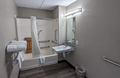 Leominster Hotel | Motel 6 Leominster, MA