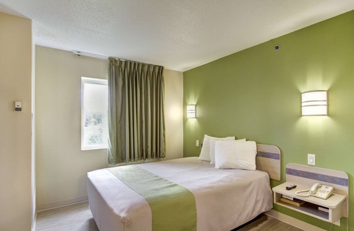 Medina Hotel | Motel 6 Medina, OH - Cleveland
