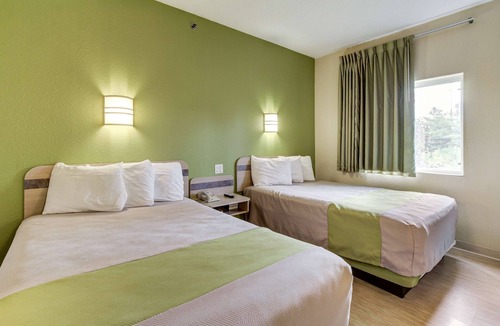 Medina Hotel | Motel 6 Medina, OH - Cleveland