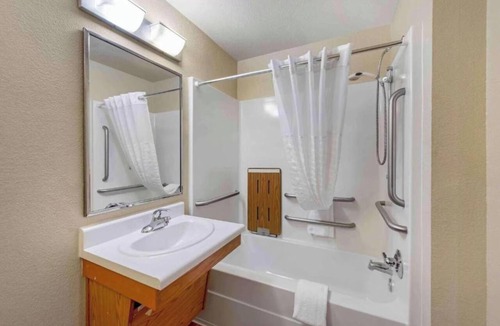 Norman Hotel | Motel 6 Oklahoma City Norman OK
