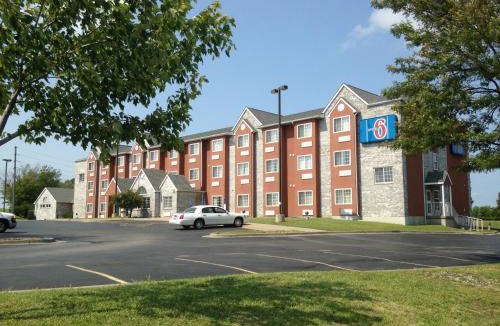 Olathe Hotel | Motel 6-Olathe, KS