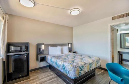 Russellville Hotel | Motel 6-Russellville, AR