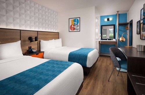 East Beach Hotel | Motel 6 Santa Barbara, CA - Beach