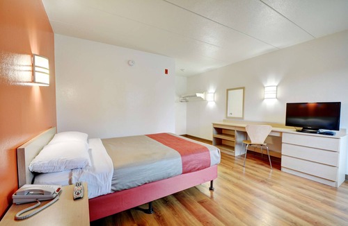 Seekonk Hotel | Motel 6 Seekonk, MA - Providence East