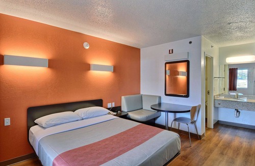 Tewksbury Hotel | Motel 6 Tewksbury, MA - Boston