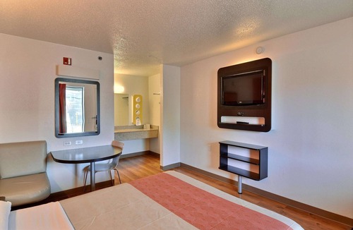 Tewksbury Hotel | Motel 6 Tewksbury, MA - Boston