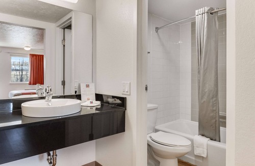 Youngstown Hotel | Motel 6 Youngstown, OH