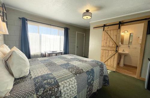 Zion National Park East Entrance Hotel | Mount Carmel Motel in Southern Utah Desert Room 6