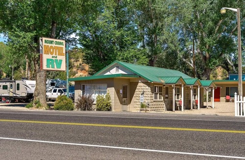 Zion National Park East Entrance Apartment | Mount Carmel Motel in Southern Utah Desert Room 6