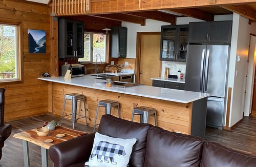 Juneau House | Mountain N' Shores Chalet