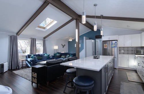 Wilmington House | Mountain side, remodeled 4 br neat trail head.
