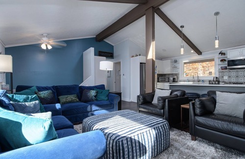 Wilmington House | Mountain side, remodeled 4 br neat trail head.
