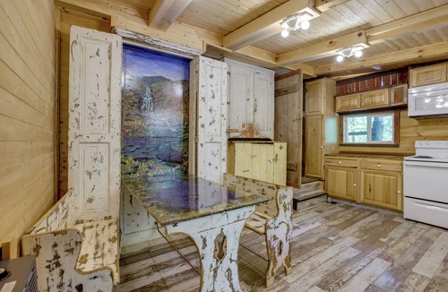 Maysville Cabin | Mountain Tree House w/Views in Maysville