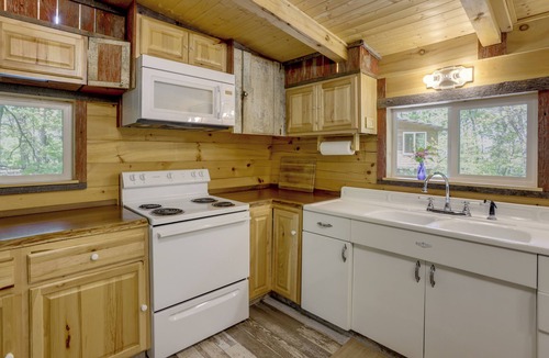 Maysville Cabin | Mountain Tree House w/Views in Maysville