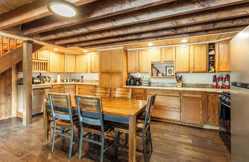 Bridgewater Corners House | Mountain View Retreat, 9 Min to Killington