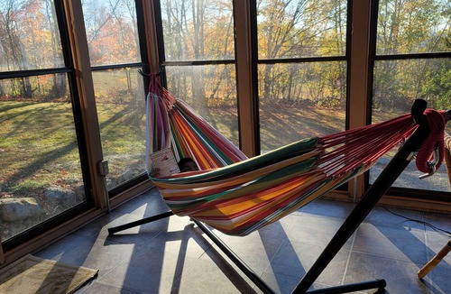 Jefferson House | Mountain Views 3BR - Pet Friendly, Hot Tub & Projector