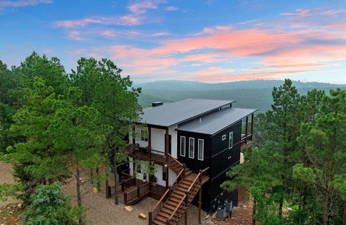 Broken Bow Cabin | Mountain Views Pool Hot Tub Sauna Luxury Escape