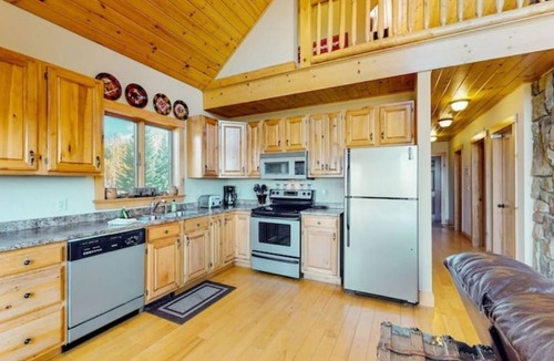 Greenwood Cabin | Mountain Views. Unforgettable Sunsets.