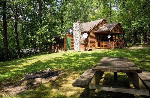 Hico Cabin | Mountaineer Cabin 3 - Hot Tub & Fireplace close to New River Gorge National Park
