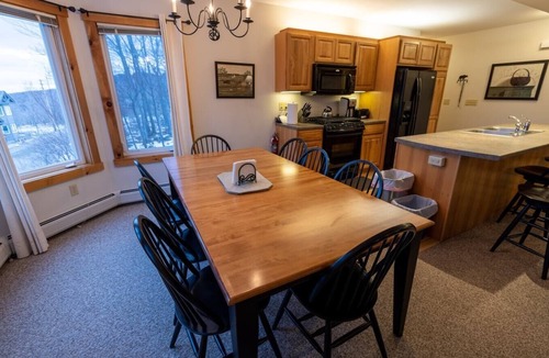 North Troy Condo | Mountains, golf, hike, tram and waterpark w/A/C!