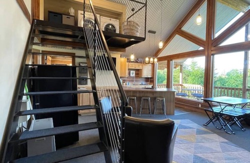 Bear Creek Cabin | MountainTop Cabin Seward