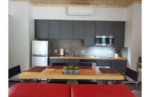 Minerva Cottage | Move-in ready lakeside retreat