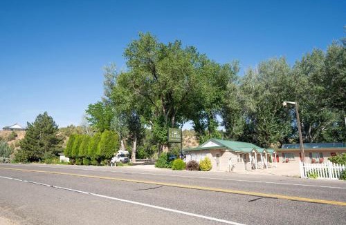 Zion National Park East Entrance Hotel | Mt Carmel Motel Room close to Zion National Park