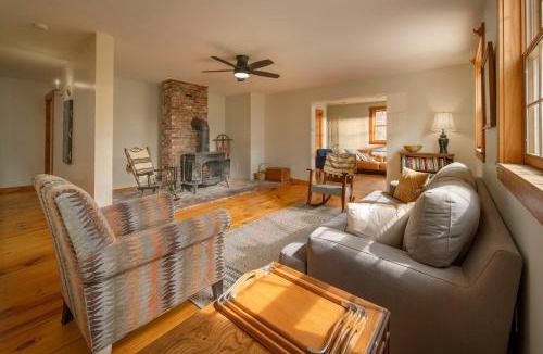 East Burke House | Mtn Views: Colonial Home on Kingdom Trails!